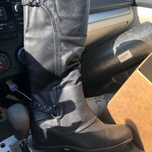 Quintana Black Knee High Boots 9 1/2M